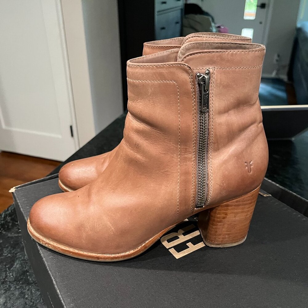 Frye Addie Double Zip Ankle Boot size 8.5